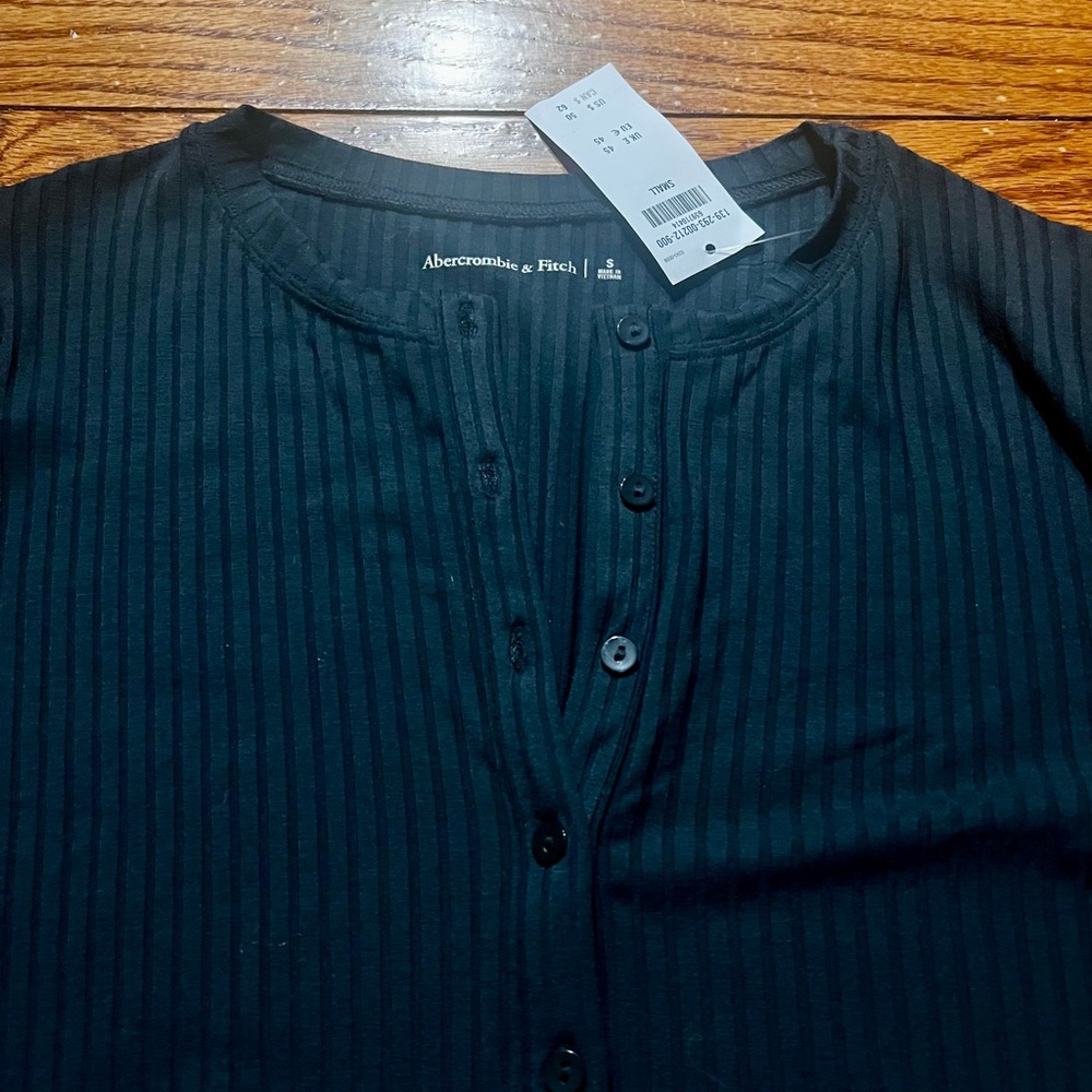Abercrombie LongSleeve - Picture 3 of 4